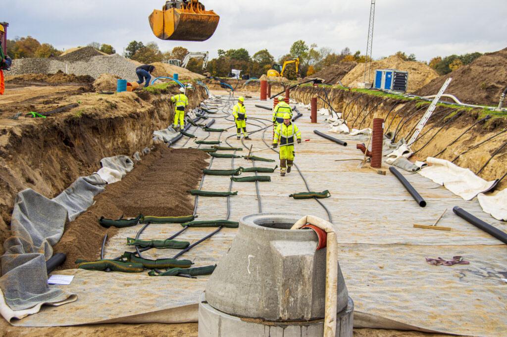 Billede af geotermiske slanger i en vejkasse. Billede: Søren Erbs Poulsen